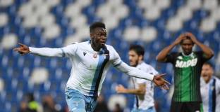 Лацио вкара 2 на Сасуоло, изгониха вратар и после го върнаха