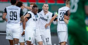 Лудогорец с обръщалка срещу Локо София