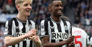 И тази година Нюкасъл с погром  над Тотнъм (видео)