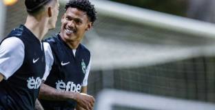 Лудогорец докосва титлата след успех в Бистрица (видео)