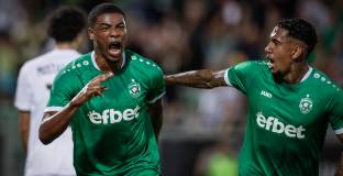 Лудогорец удари Левски и сложи край на победната серия на 