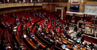 Франция удължи извънредното положение