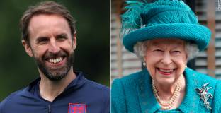 Елизабет II надъха английските национали 