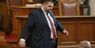 От Левски: Близък човек до клуба ни даде пари! Дарението от Пеевски отиде за НАП