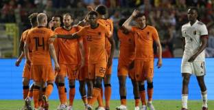 Нидерландия се разправи със звездите на Белгия