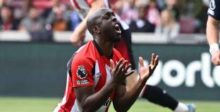 Брентфорд сменя Уиса, доминото към Исак пада?