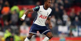 Тел няма намерение да напуска Тотнъм въпреки трудния сезон