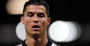 Роналдо: Невил ме критикува, за да е известен 