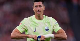 Барселона приключи сезона с шоу на Левандовски