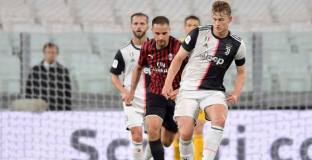 Юве се справи с 10 от Милан и отива на финал