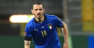  Бонучи със сто мача за Италия