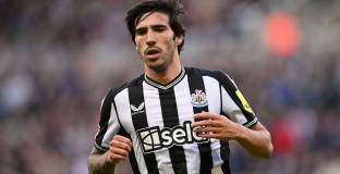 Нюкасъл отстрани Брентфорд и доближи финала