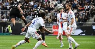 Лион изпусна шанс да се изкачи в класирането след нулево равенство с Анже