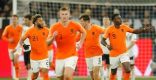 Късни голове донесоха така желаната точка на Холандия срещу Германия