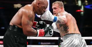 Джейк Пол победи Майк Тайсън със съдийско решение