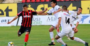 Грозни сцени по трибуните на Локо София - Славия