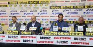 Левскари зададоха въпроси на Сираков, настояват да отговори