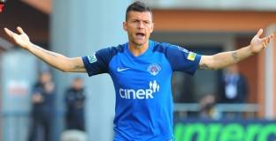 Левски преговаря със Страхил Попов