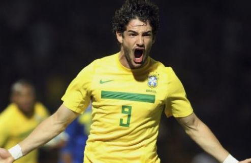 Арсенал и Тотнъм в битка за Пато?