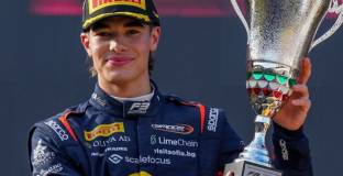 Никола Цолов с премия от Формула 3