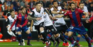 Валенсия взе градското дерби срещу Леванте (видео)