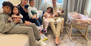  Джорджина: Карам децата си да гледат клипове на гладуващи