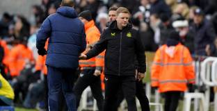 Хау: Преминаваме през труден период