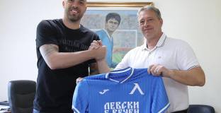 Ники Михайлов преподписа с Левски