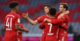 Няма кой да спре Левандовски - Байерн с трудна победа над Херта