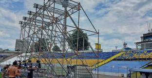 Хиляди фенове гледат мача на Левски на 