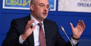 Адвокатът на Бербатов към Михайлов: Кой одобри бюджета? Баба ти ли?