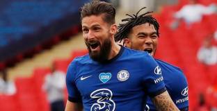 Жиру бил на крачка от трансфер в Тотнъм