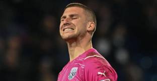   Сам Джонстън премина в Кристъл Палас