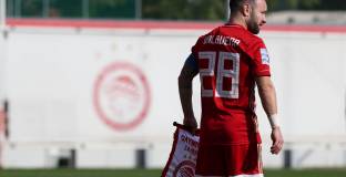 Валбуена продължи с Олимпиакос 