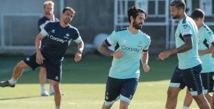 Ла Лига подаде жалба срещу Севиля за скандирания срещу Иско