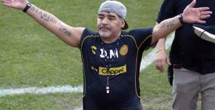 Разследват още трима за смъртта на Марадона 