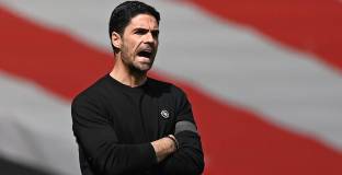  Невил призова Артета да спре с експериментите