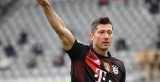 Левандовски изравни рекорд на Герд Мюлер при реми на Байерн