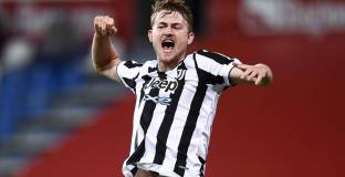 Ман Юнайтед проявява интерес към Де Лигт