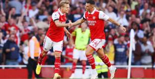 Арсенал обърна Фулъм и остана първи