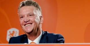 Нидерландия е без загуба в 16 мача при Луис ван Гаал