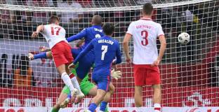 Късен гол спаси равенството за Полша срещу Англия