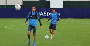 Без кадрови проблеми в лагера на Левски в Дубай (видео)