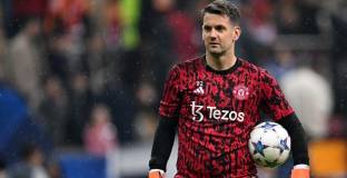 Ман Юнайтед продължи с Хийтън 