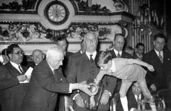 Теглене на жребия за Мондиал 1938. 