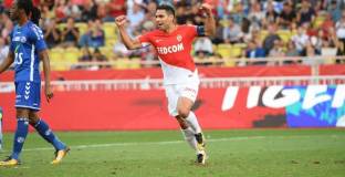 Монако разгроми Страсбург, Фалкао с дубъл и асистенция 