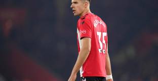  Лестър хвърли око на Беднарек