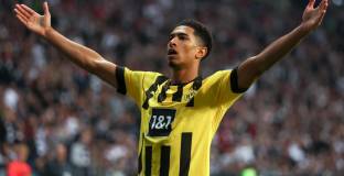 Борусия пребори Айнтрахт и се приближи на 3 точки