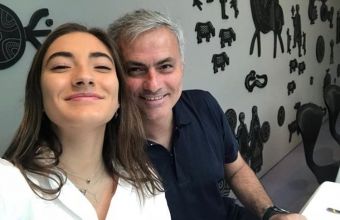 В своя Инстаграм Жозе поздрави дъщеря си по случай 21-годишнината и. 