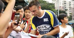 Бербатов игра 12 минути за Берое в контрола, но се контузи